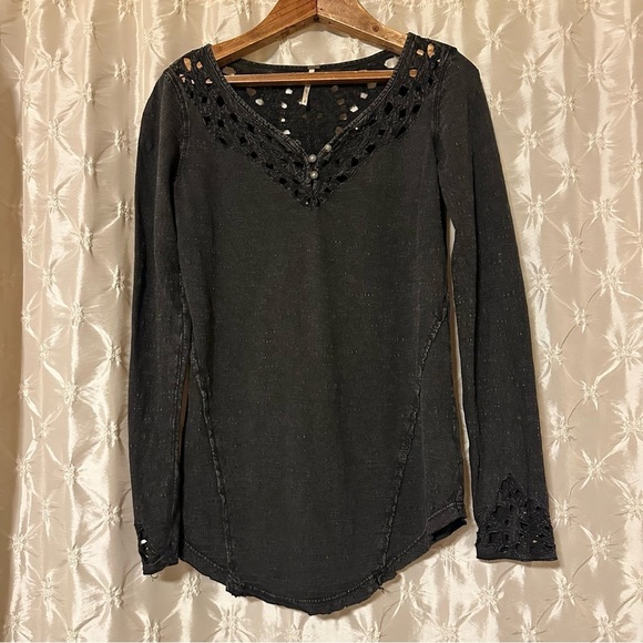 Free People Luna Long Sleeve Henley Shirt Boho Cut-Out Top Distressed Black Gray - Picture 2 of 14